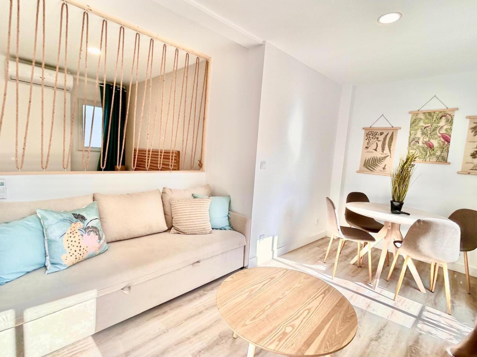 Nicole Gam Apartment Аликанте Екстериор снимка