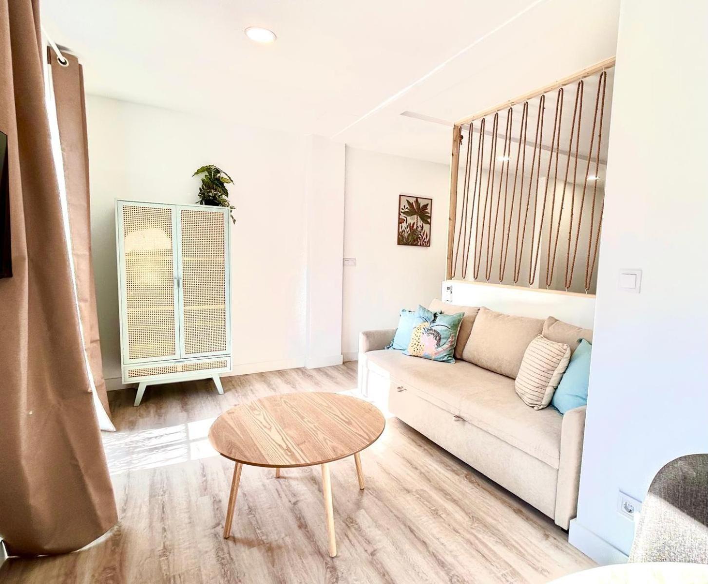 Nicole Gam Apartment Аликанте Екстериор снимка